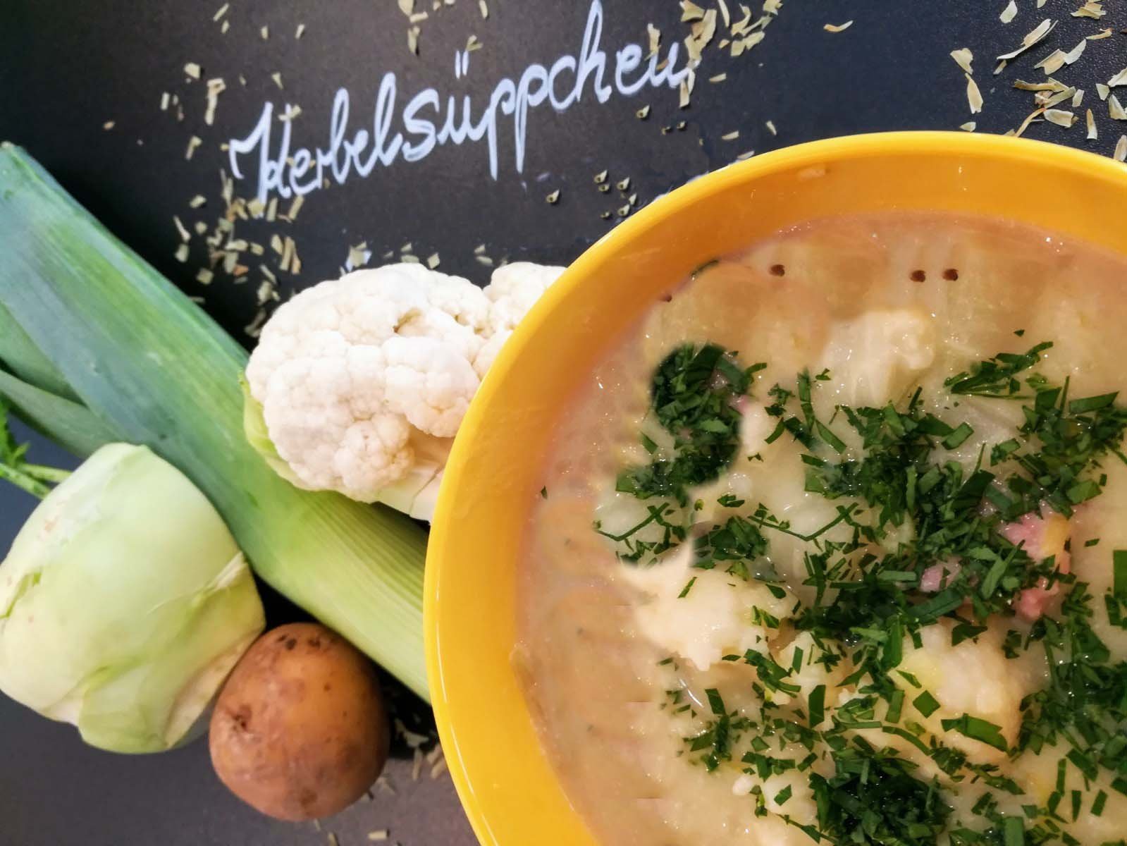 Kerbelsuppe mit Forelle