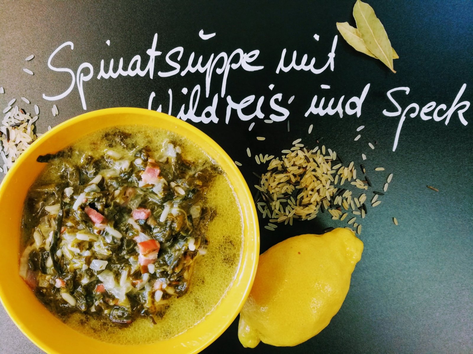Spinatsuppe mit Wildreis und Speck
